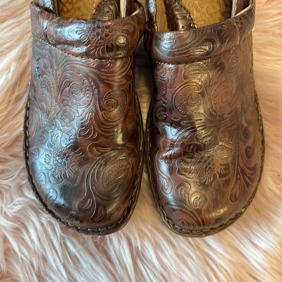 BOC B.O.C. Brown Western Punchy Floral Embossed Faux Leather Nurse Clogs Shoes - Picture 5 of 5
